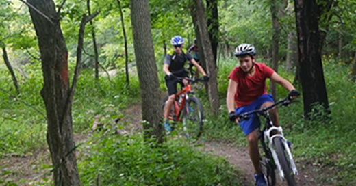 personne faisant du vélo