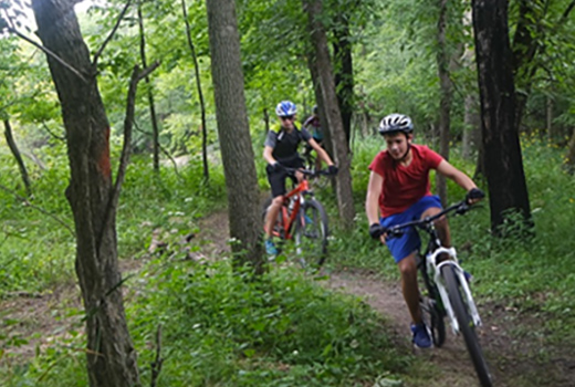 personne faisant du vélo